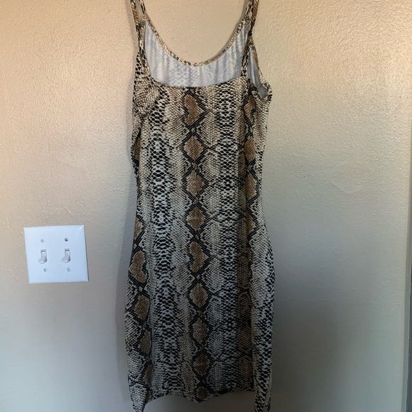 Snake print mini dress - Picture 2 of 3